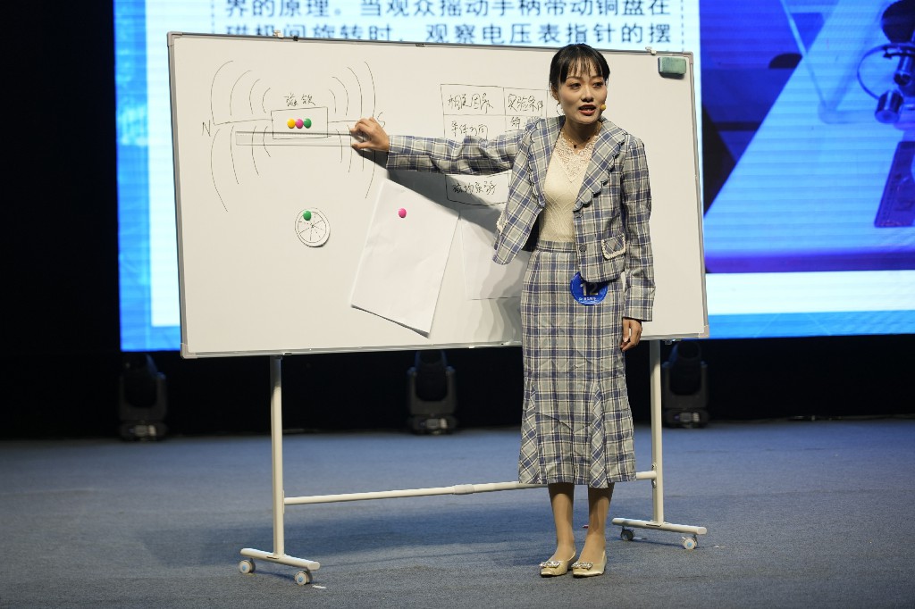 7【展品辅导】江西省科技馆《法拉第发电机》~1.jpg 7【展品辅导】江西省科技馆《法拉第发电机》~1.jpg